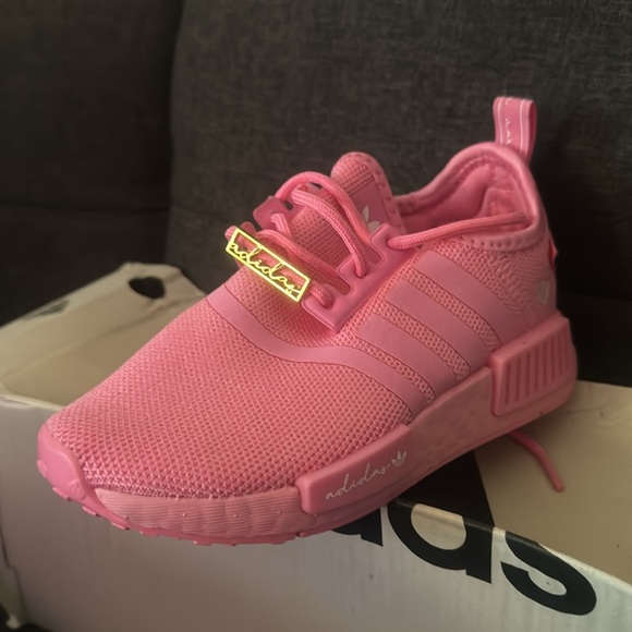 Adidas originalsNMD_R1 for kids brand new - Picture 2 of 4
